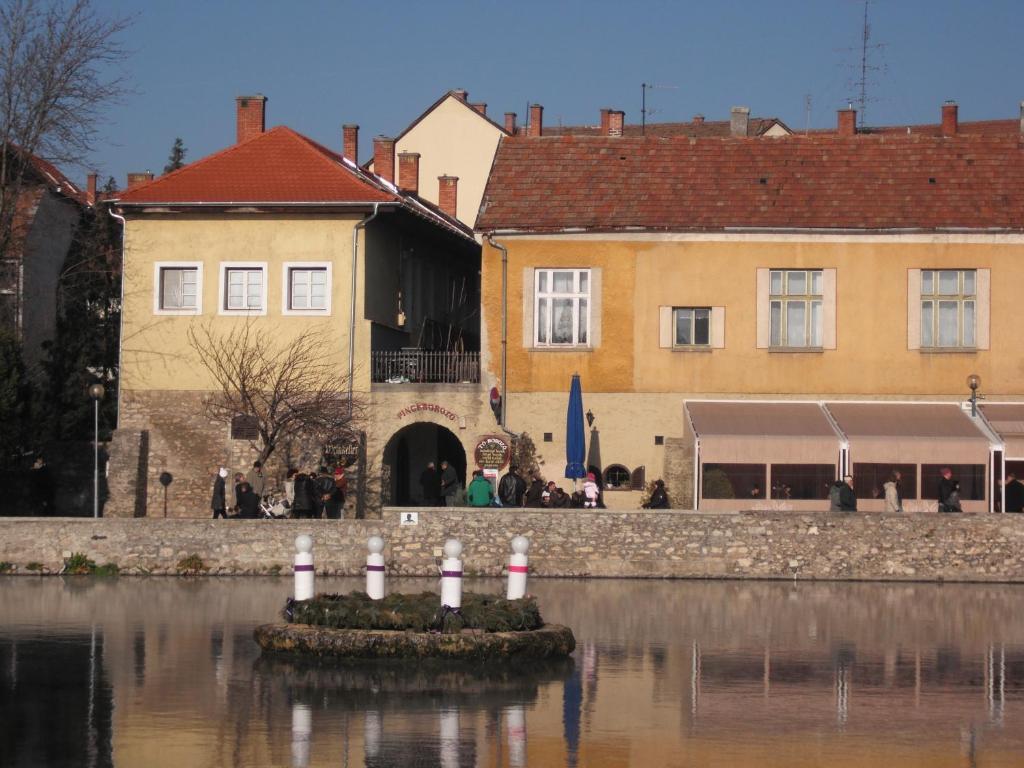 Tavas Barlang Apartman Тапольца Экстерьер фото
